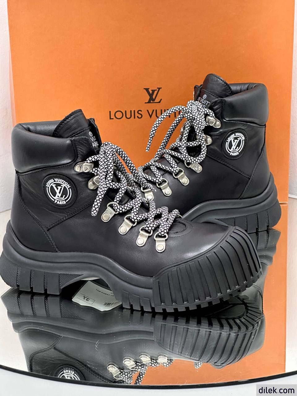 Louis Vuitton Women Ruby Flat Ranger