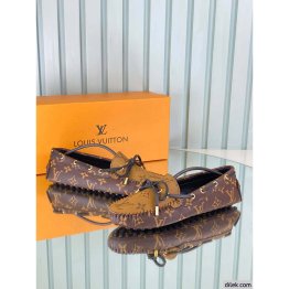 Louis Vuitton Women Moccasin