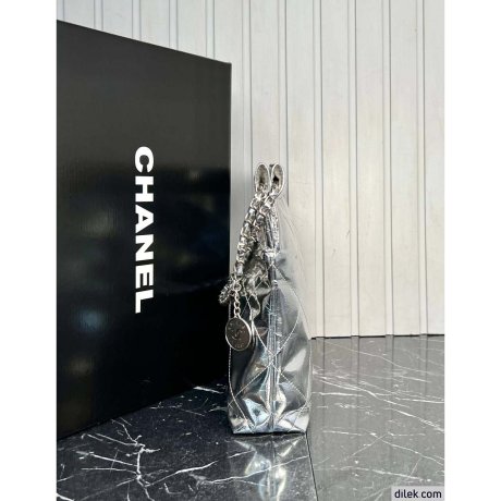Chanel 22 Hobo Bag