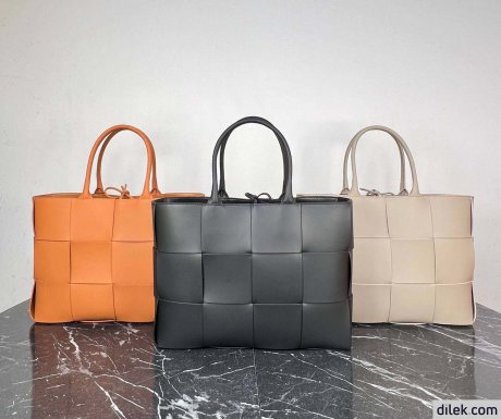 Bottega Veneta Large Arco Tote Bag