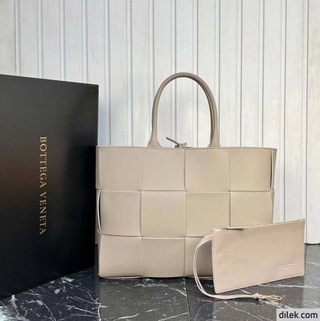 Bottega Veneta Large Arco Tote Bag