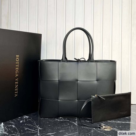 Bottega Veneta Large Arco Tote Bag