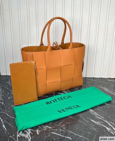 Bottega Veneta Large Arco Tote Bag