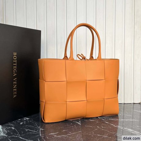 Bottega Veneta Large Arco Tote Bag
