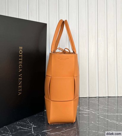 Bottega Veneta Large Arco Tote Bag