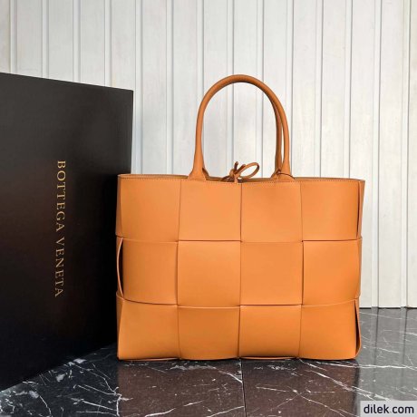 Bottega Veneta Large Arco Tote Bag