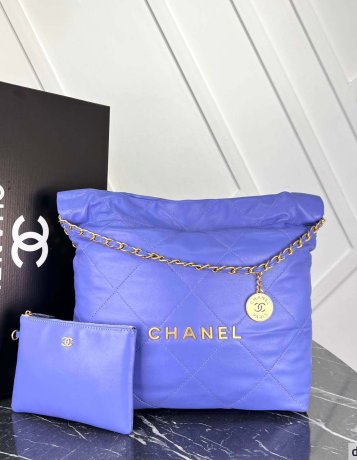 Chanel 22 Small Handbag