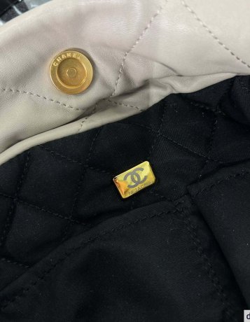 Chanel 22 Small Handbag