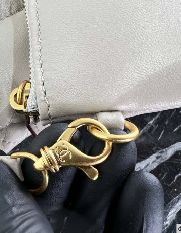 Chanel 22 Small Handbag