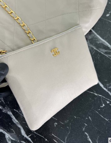 Chanel 22 Small Handbag