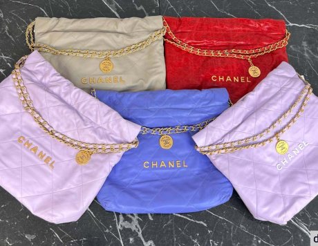 Chanel 22 Small Handbag