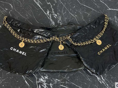 Chanel 22 Small Handbag