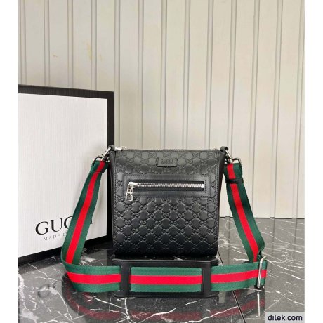 Gucci GG Supreme Small Messenger