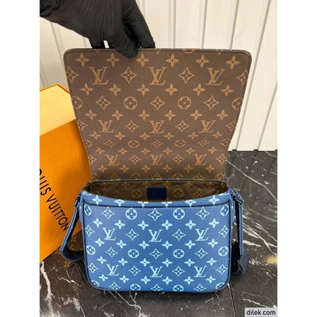 Louis Vuitton District PM Monogram