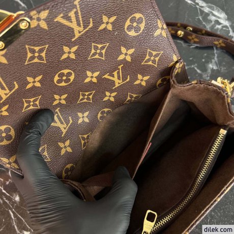 Louis Vuitton Pochette Metis East West Bag