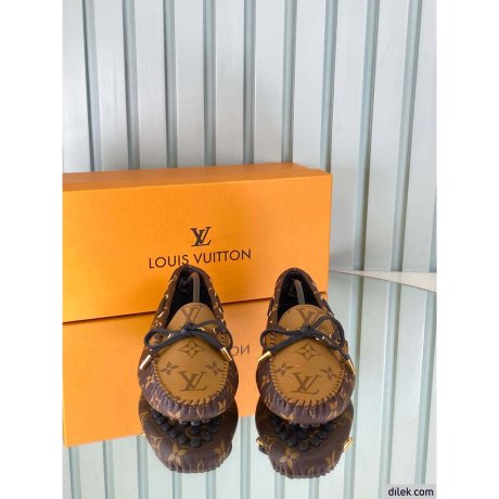 Louis Vuitton Women Moccasin