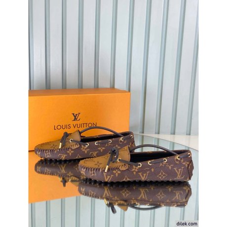 Louis Vuitton Women Moccasin