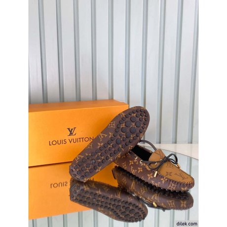 Louis Vuitton Women Moccasin