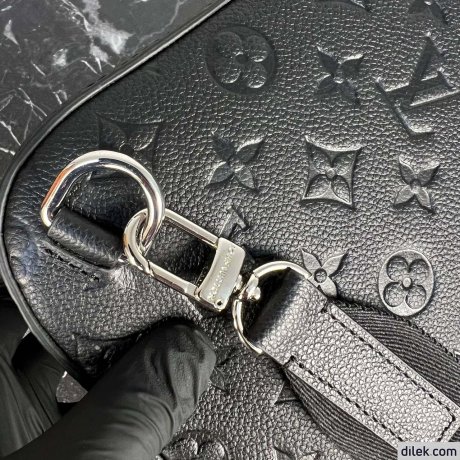 Louis Vuitton Avenue Slingbag NM