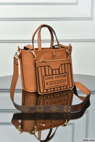 Louis Vuitton Neverfull Bandouliere Inside Out BB