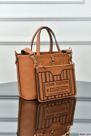 Louis Vuitton Neverfull Bandouliere Inside Out BB