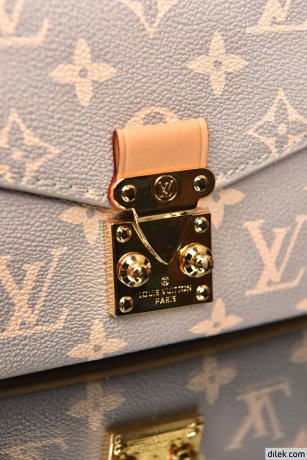 Louis Vuitton Pochette Metis East West