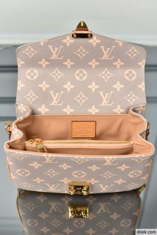 Louis Vuitton Pochette Metis East West