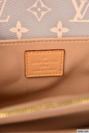 Louis Vuitton Pochette Metis East West