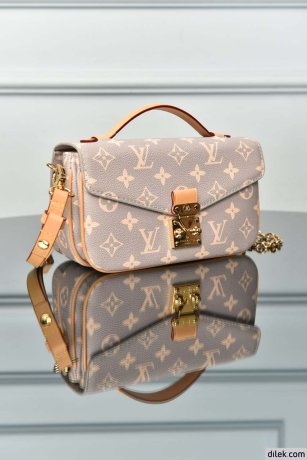 Louis Vuitton Pochette Metis East West