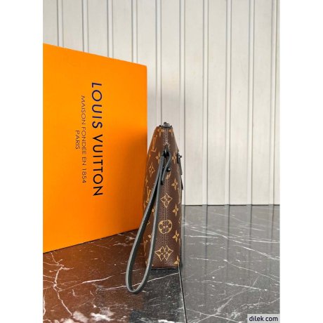 Louis Vuitton Takeoff Pouch