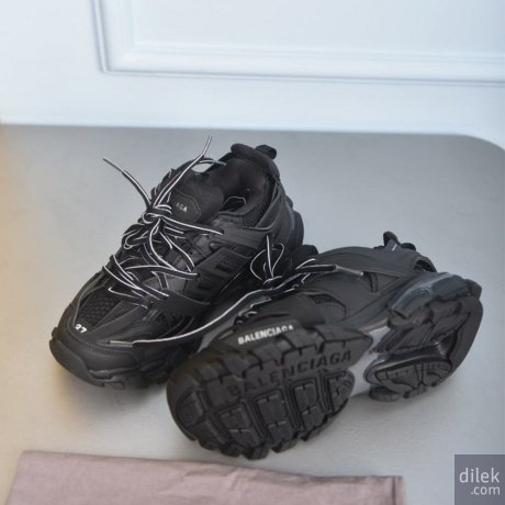 Balenciaga Track.2 Sneaker