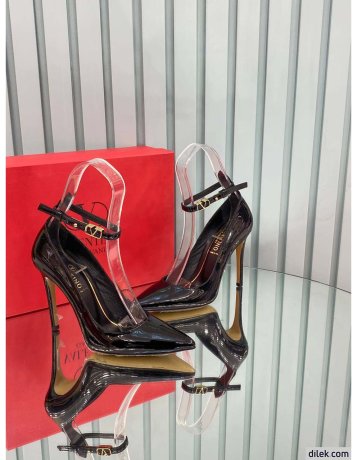 Valentino Garavani Tango Pump