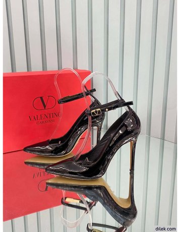 Valentino Garavani Tango Pump