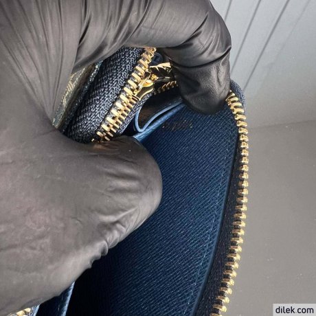 Louis Vuitton Zippy Wallet